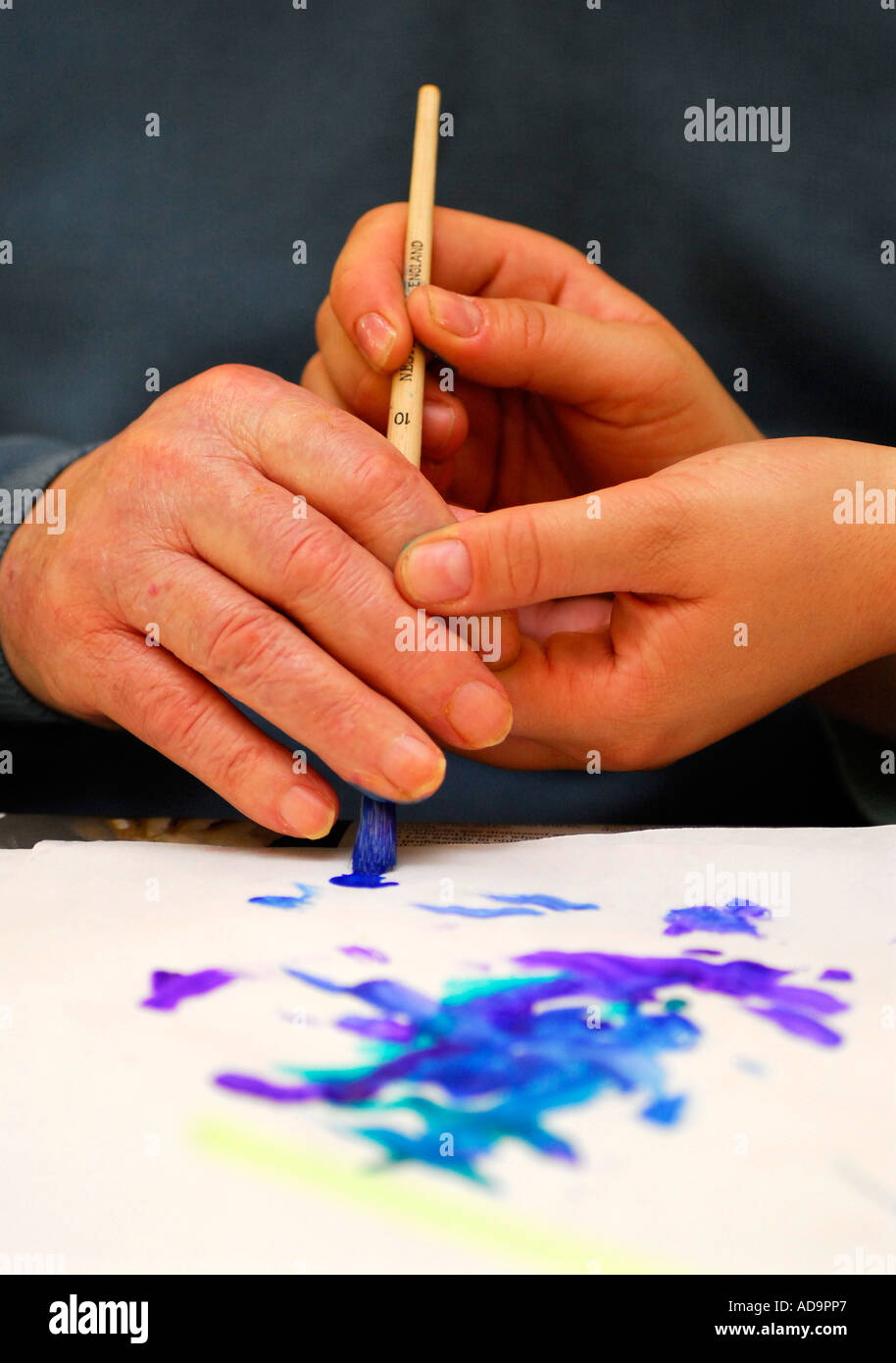 Elderly uk art class hi-res stock photography and images - Alamy