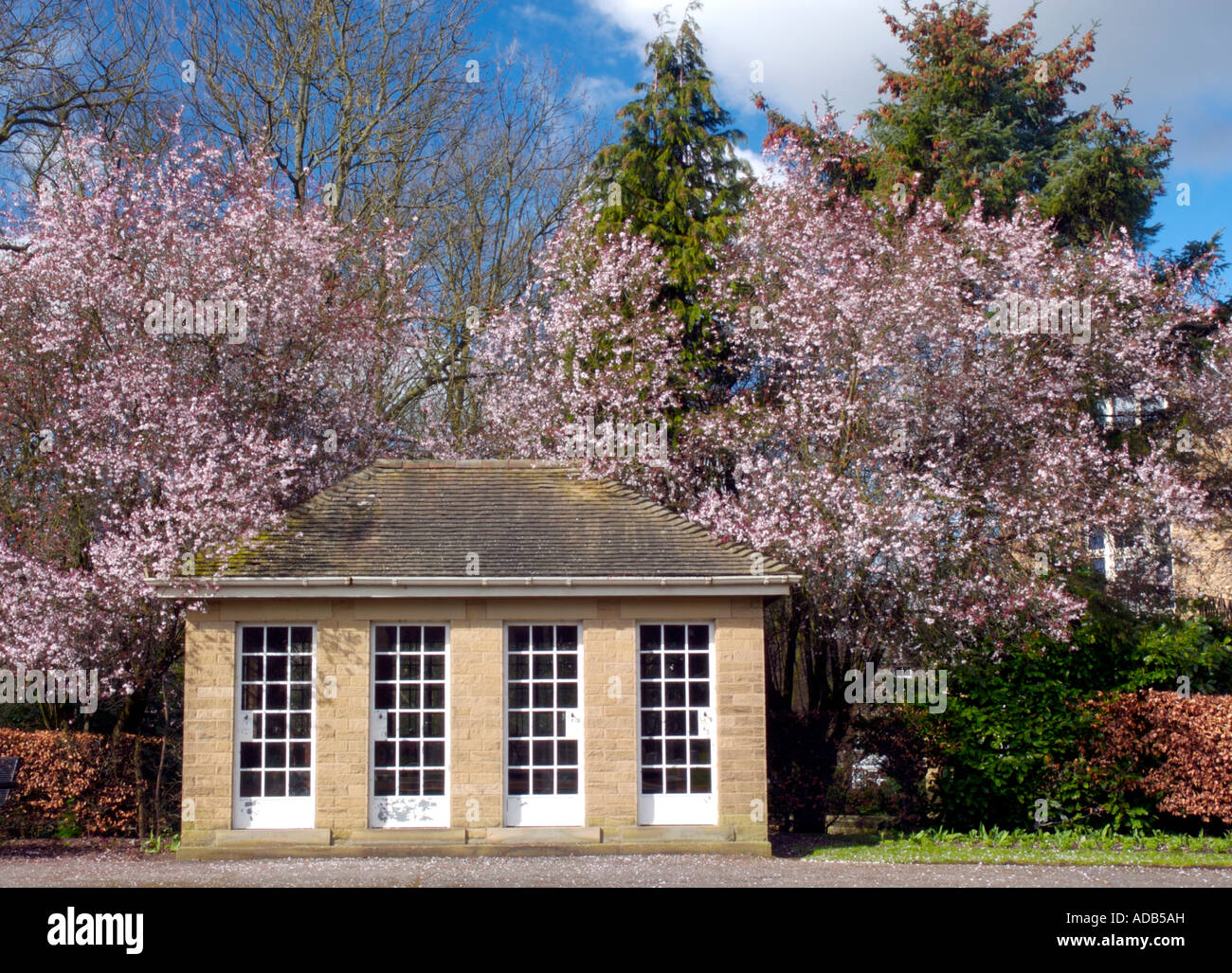 Ilkley memorial gardens hires stock photography and images Alamy