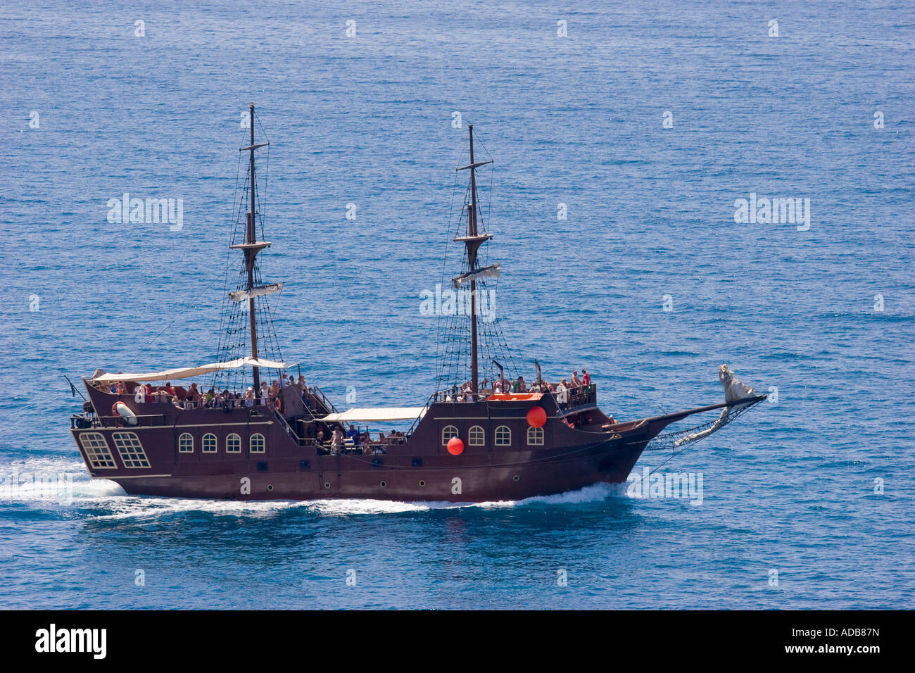 Pirate ship hi-res stock photography and images - Alamy