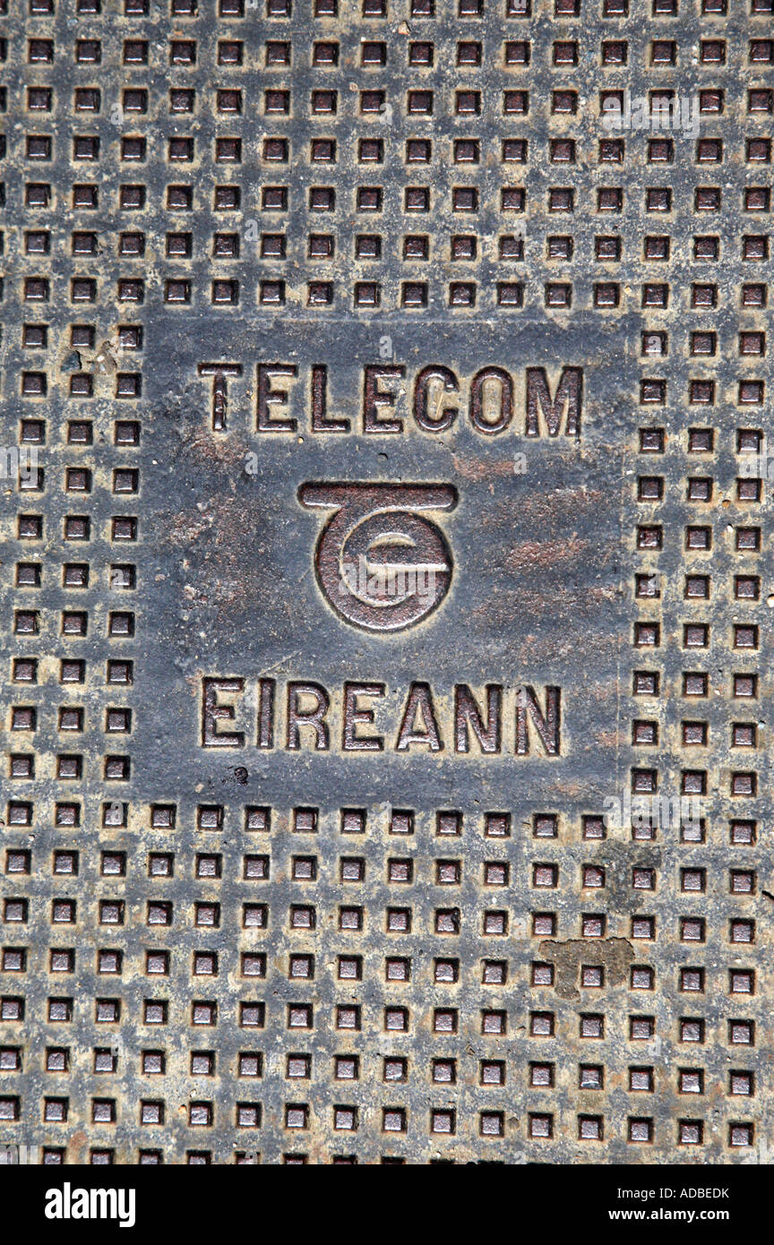 luchthaven knal Specialiseren telecom eireann metal manhole access point cover Stock Photo - Alamy