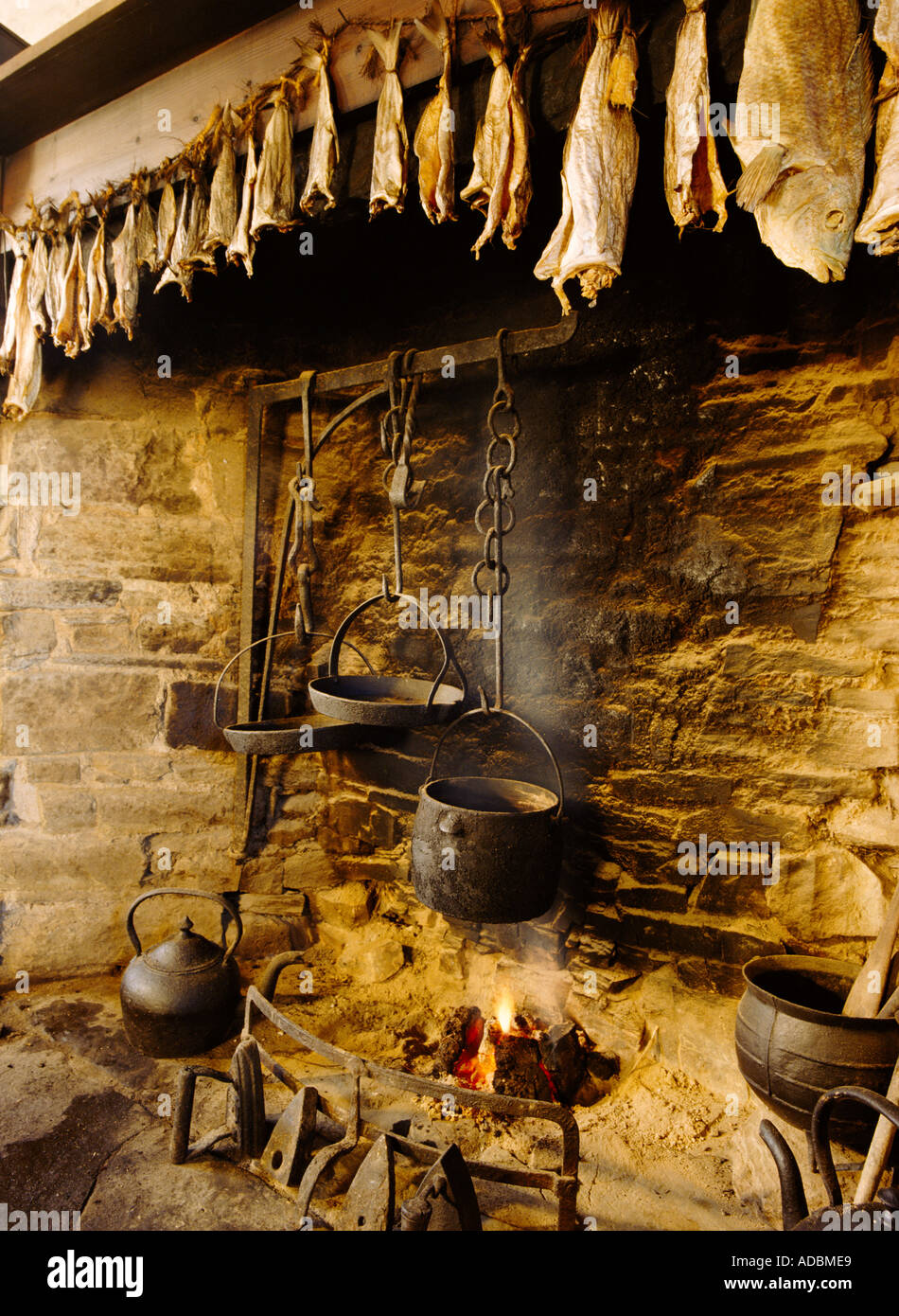dh Tourist Farm Farmhouse cottage CORRIGALL MUSEUM ORKNEY Fireplace hanging dried fish drying hearth open fire cured peat burning interior Stock Photo