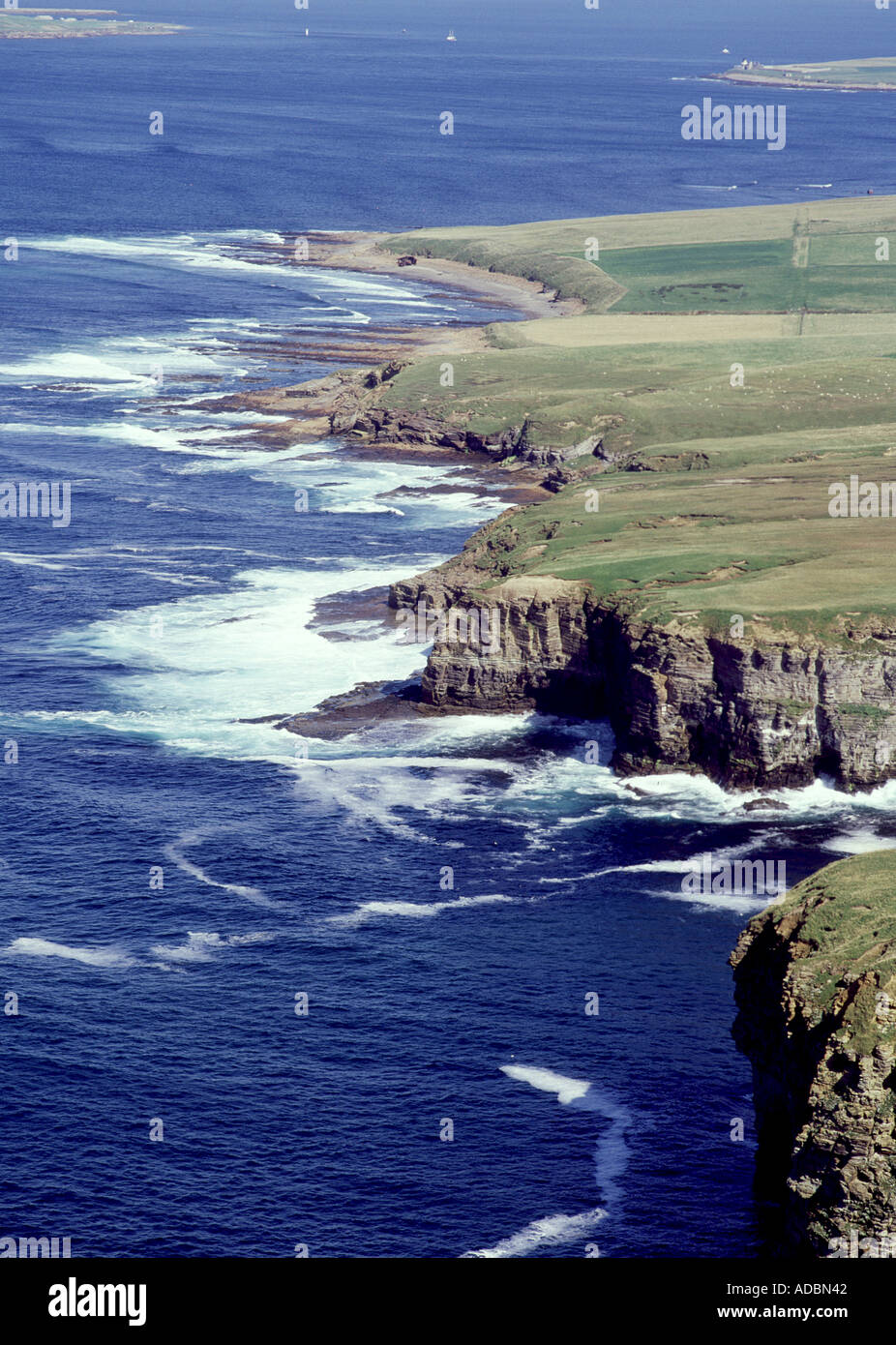 dh  HOY ORKNEY Seacliffs Hoy Sound waves rocky coast and sea Stock Photo