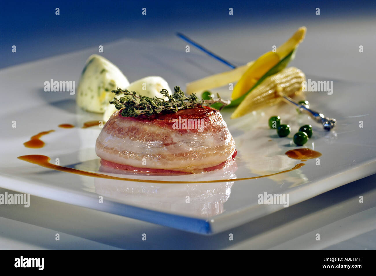 Food parcel hi-res stock photography and images - Alamy