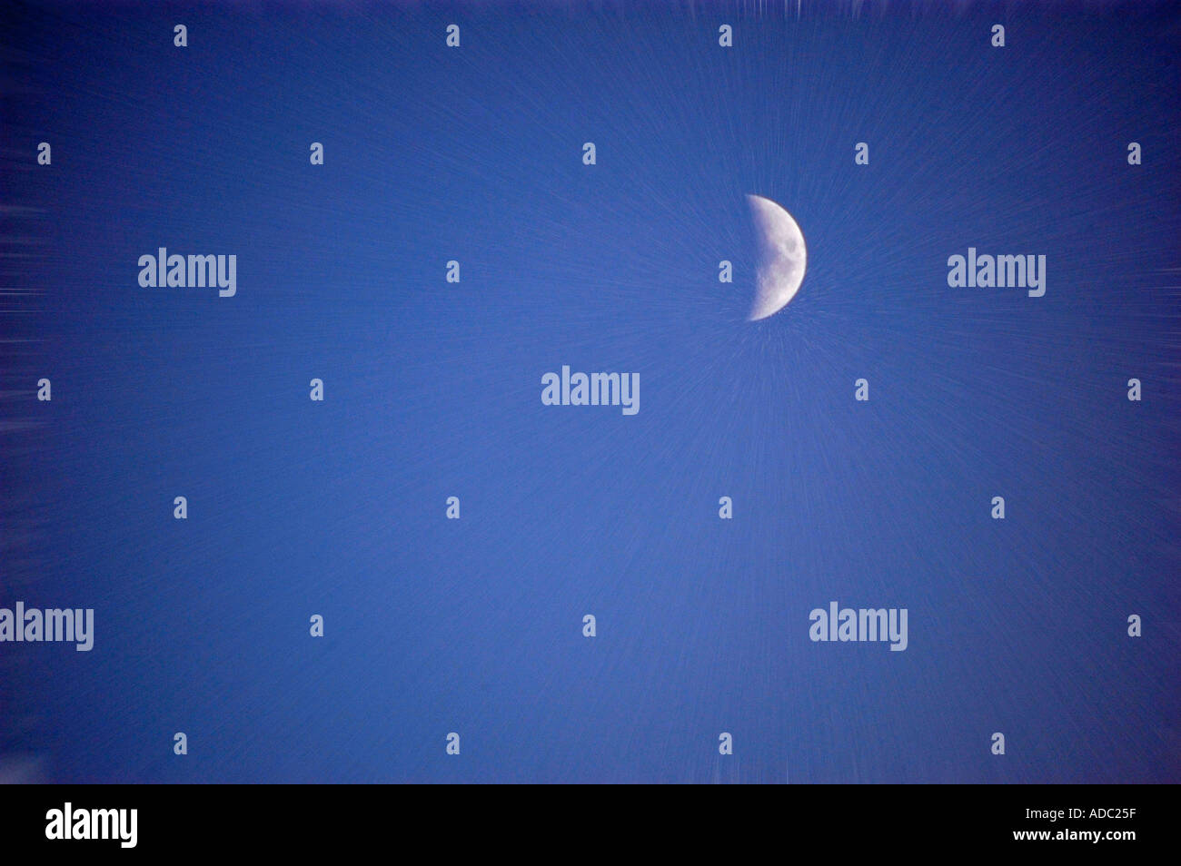 Halbmond am Nachthimmel Half moon in the night sky Stock Photo