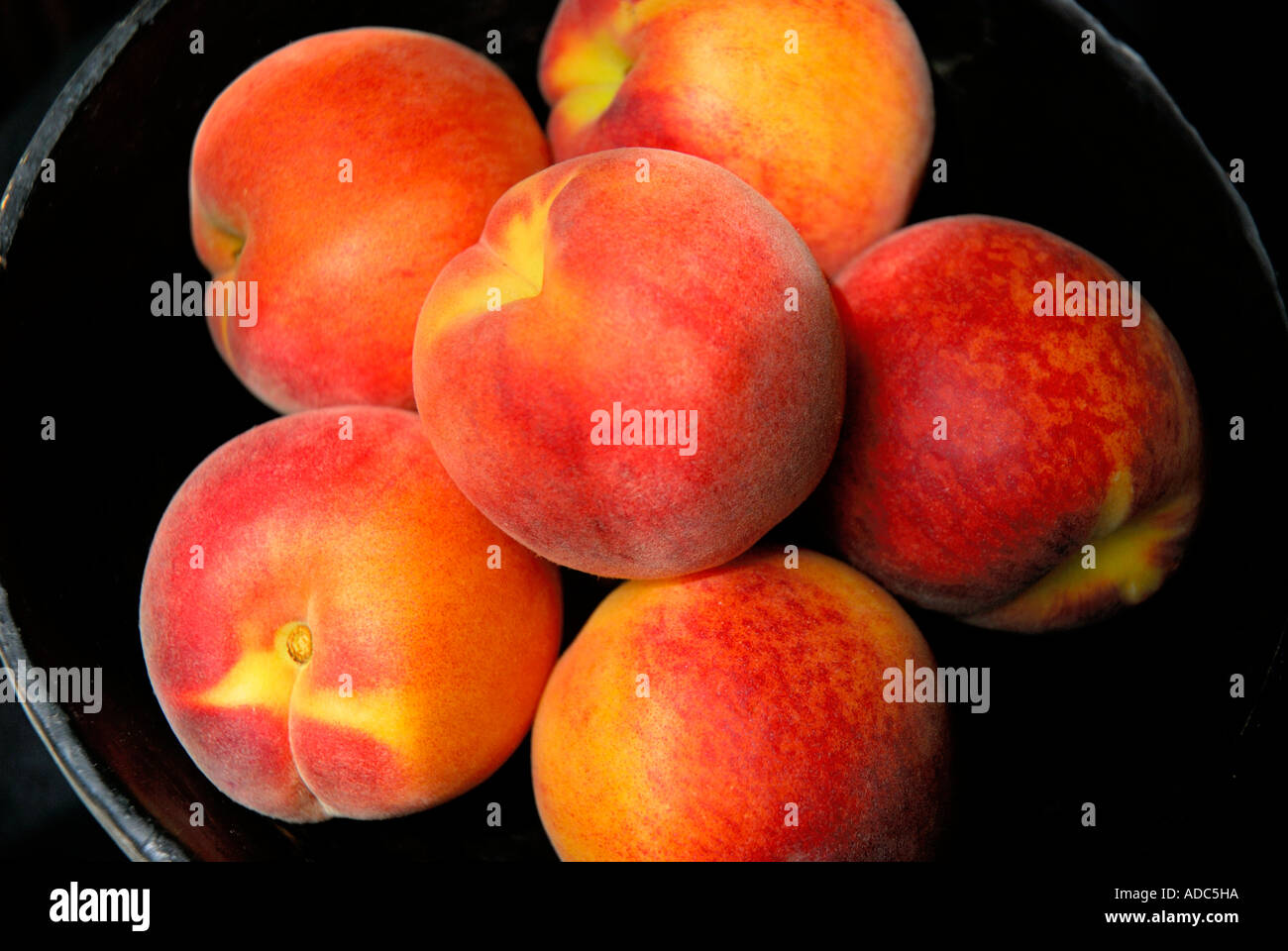 "^Peaches in a black ^bowl Stock Photo Alamy
