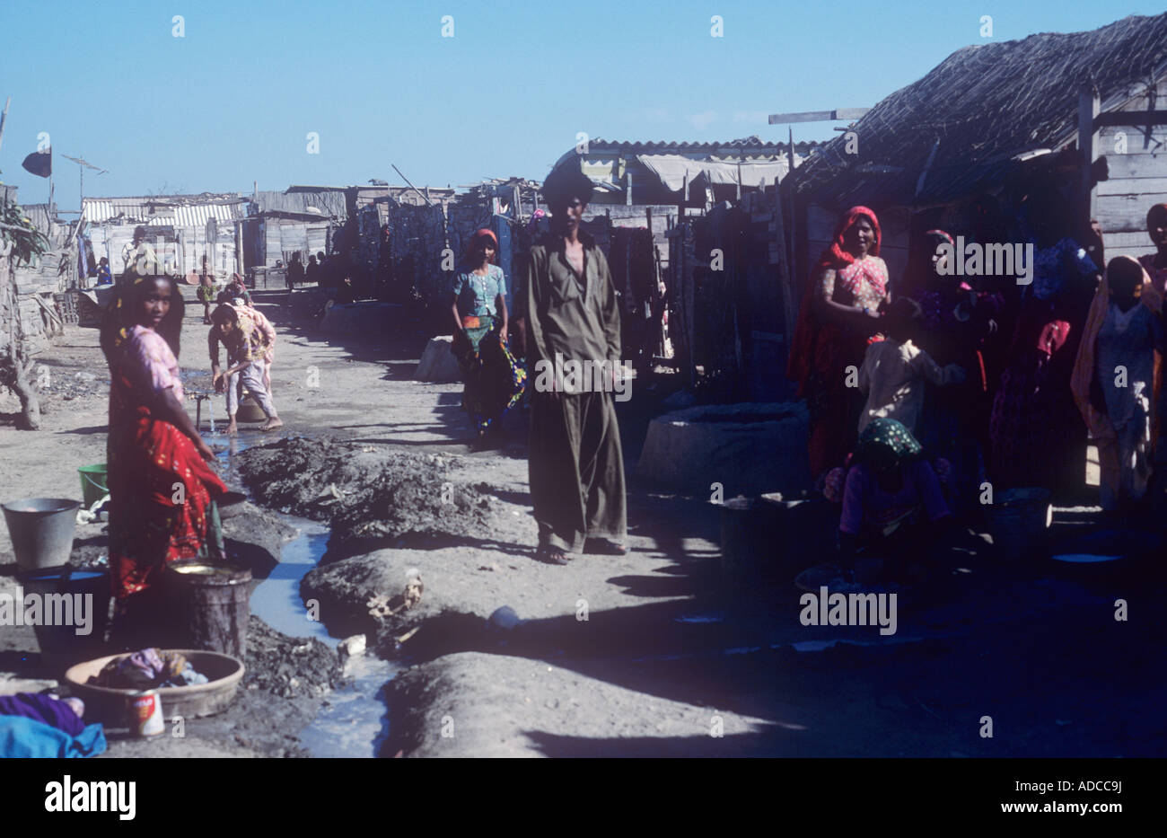 Street drain and shacks in a Mumbai slum India Stock Photo