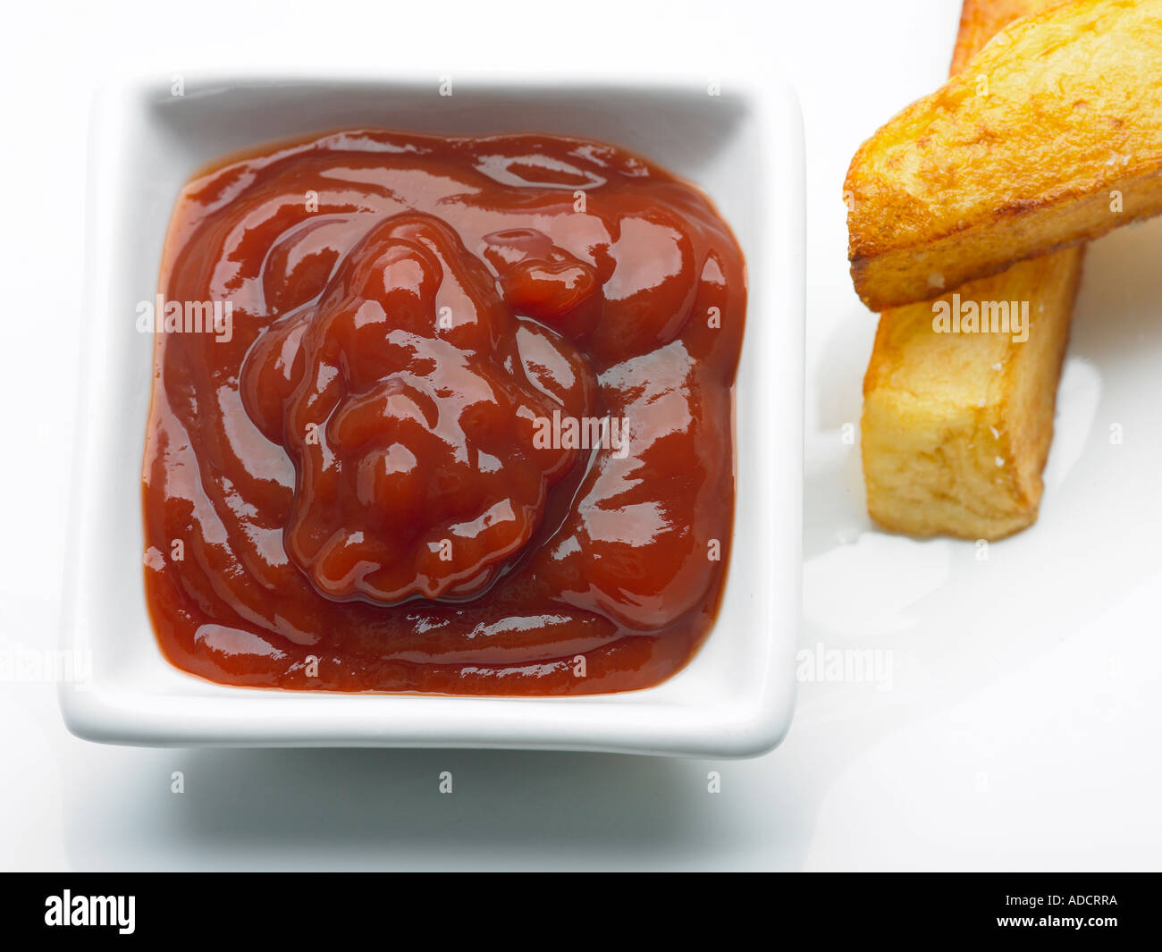 chunky chips and tomato sauce ketchup Stock Photo Alamy