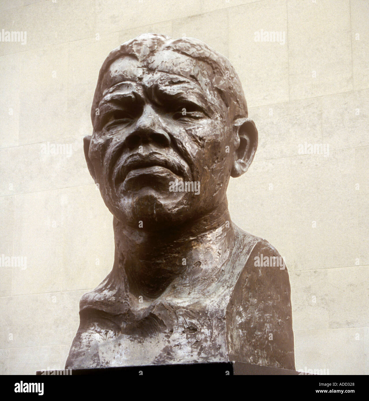 Statue of Nelson Mandela South Bank London Stock Photo Alamy