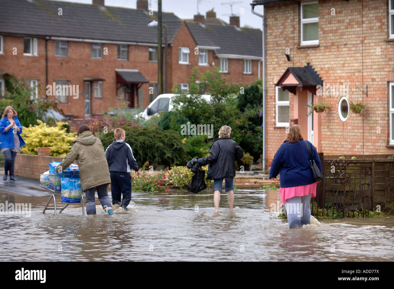 A RESIDENTIAL STREET UNDER FLOODWATER IN TEWKESBURY GLOUCESTERSHIRE UK Stock Photo