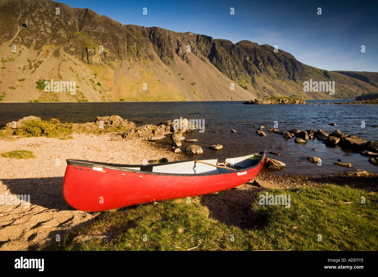Red Boat on the Shore of Wastwater Below The Screes, Wastwater, The Lake District, Cumbria, England, UK Stock Photo