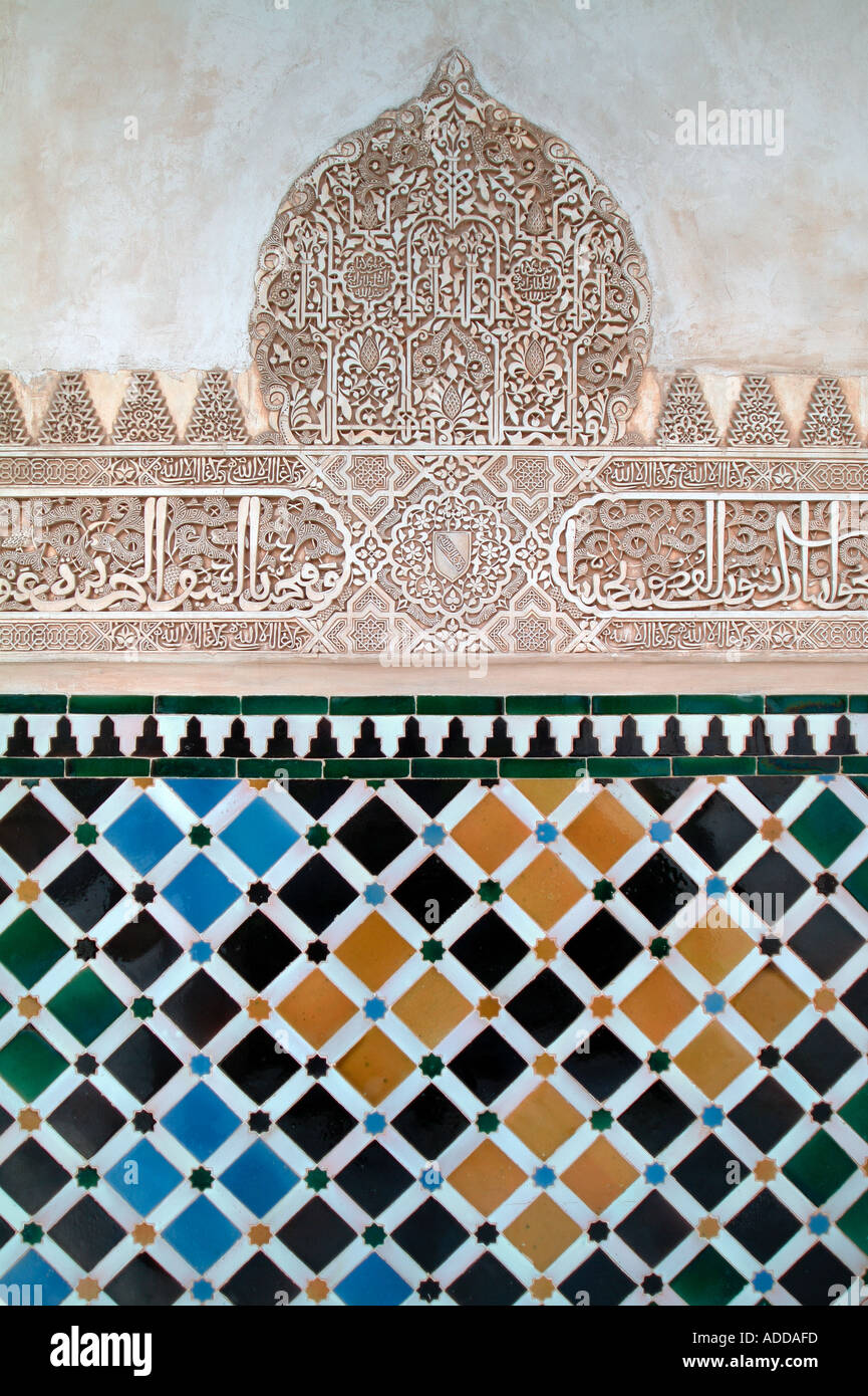 https://c8.alamy.com/comp/ADDAFD/tile-detail-at-the-alhambra-palace-granada-spain-ADDAFD.jpg