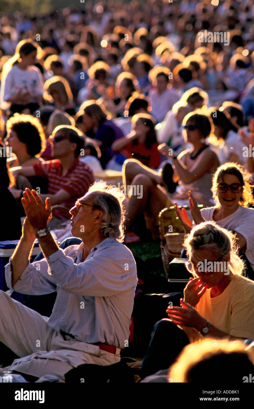 Kenwood House Concert London 7 30pm As the sun sets the concert begins and the audience begins enthusiastic applause Stock Photo