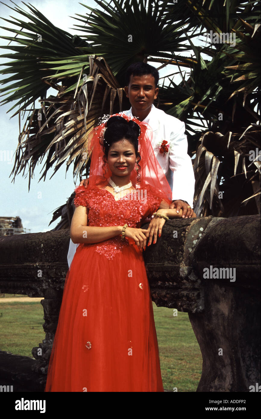 Khmer wedding dress hi-res stock photography and images - Alamy