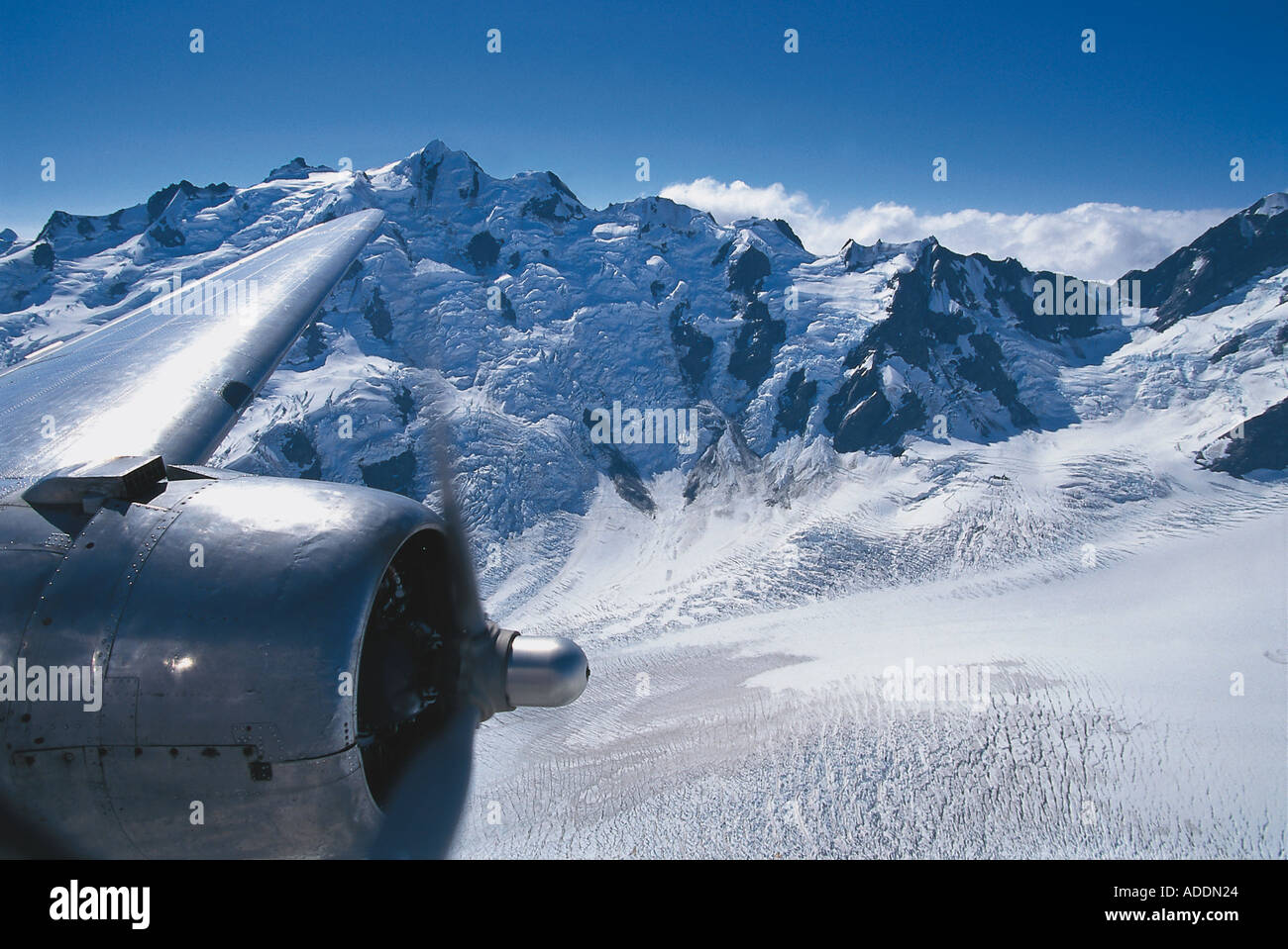 Blick ueber Triebwerk, DC-3 Tour suedliche Alpen, Neuseeland Stock Photo