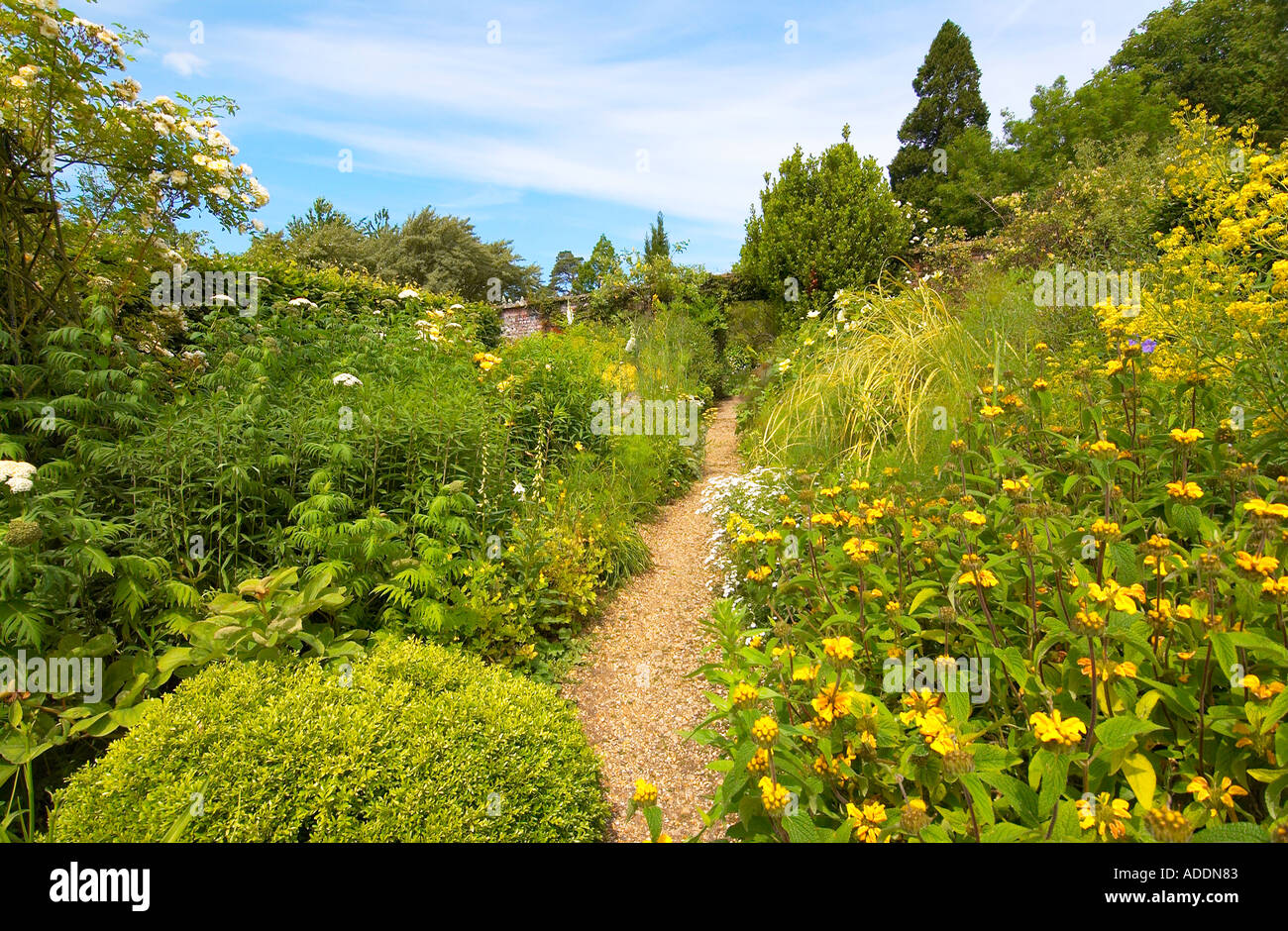 Country garden hi-res stock photography and images - Alamy