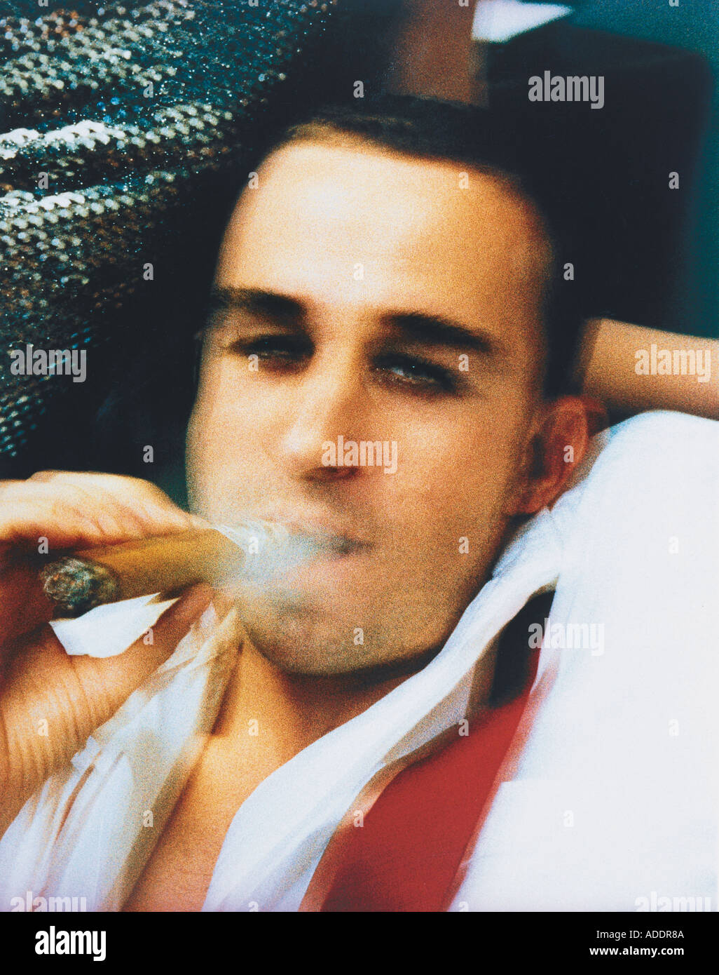 Mann raucht Zigarre Stock Photo