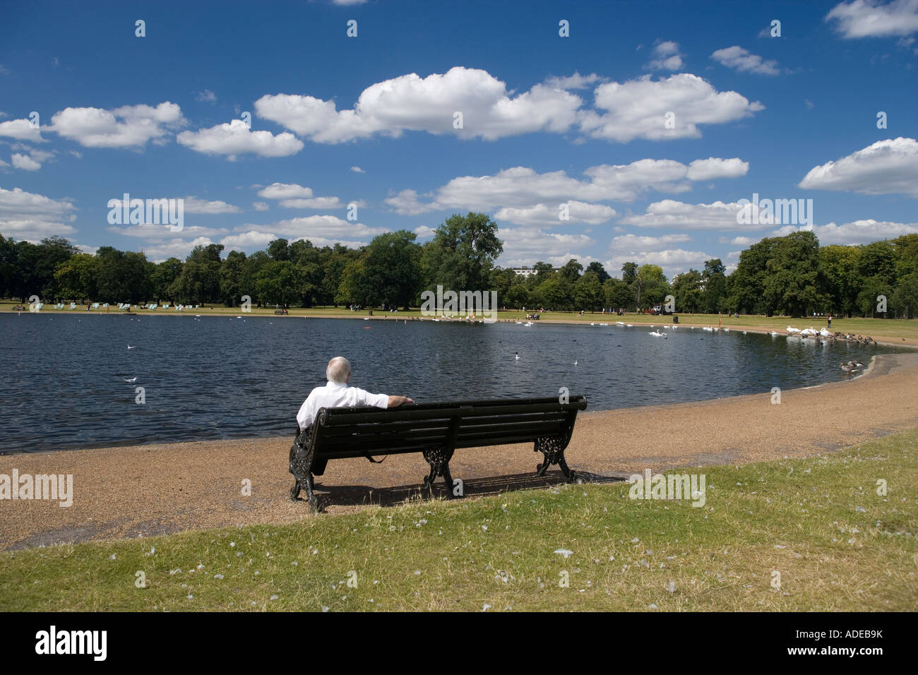The Round Pond Kensington Gardens London England Stock Photo Alamy