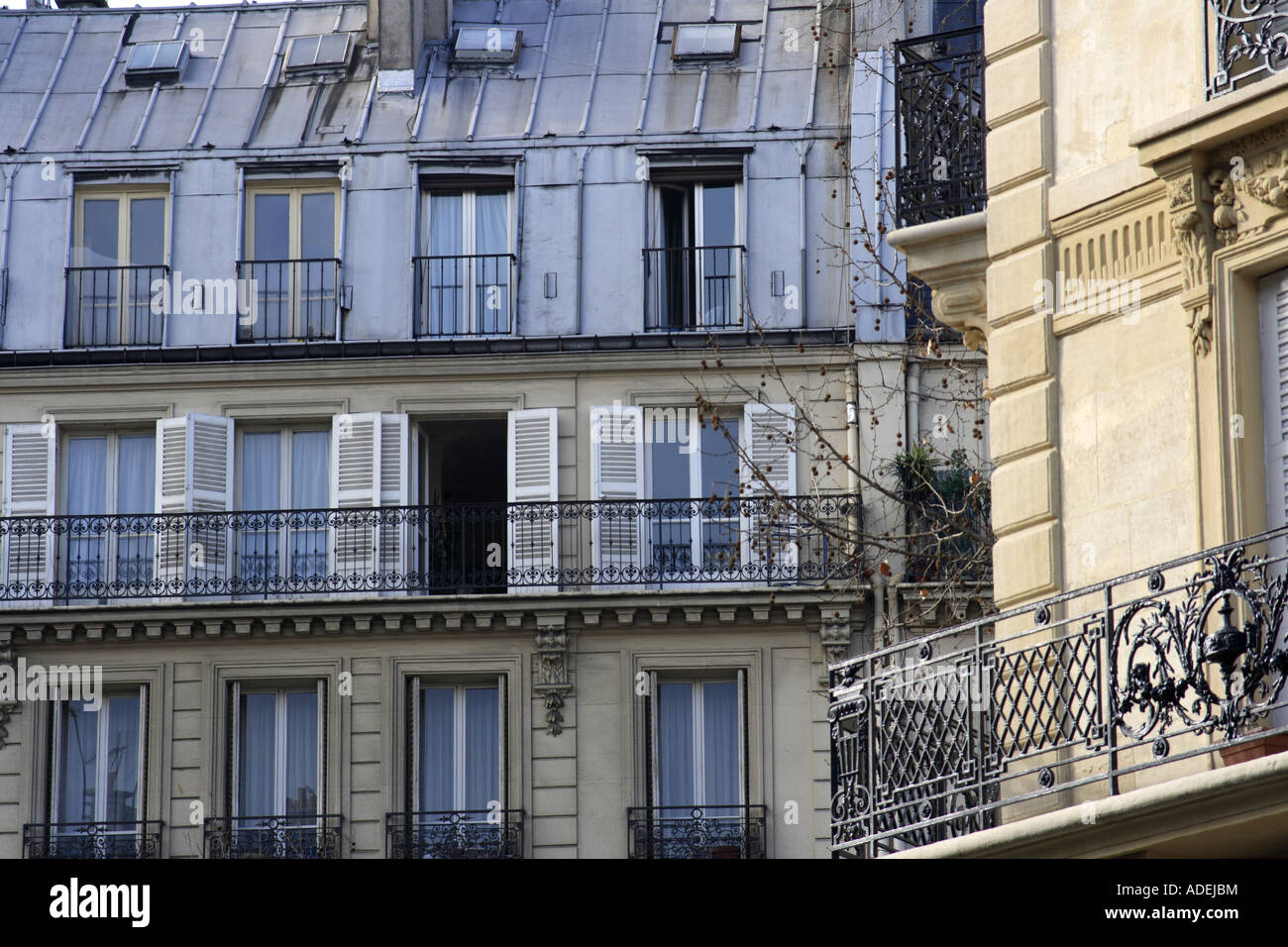 Elegant old apartment buildings hi-res stock photography and images - Alamy