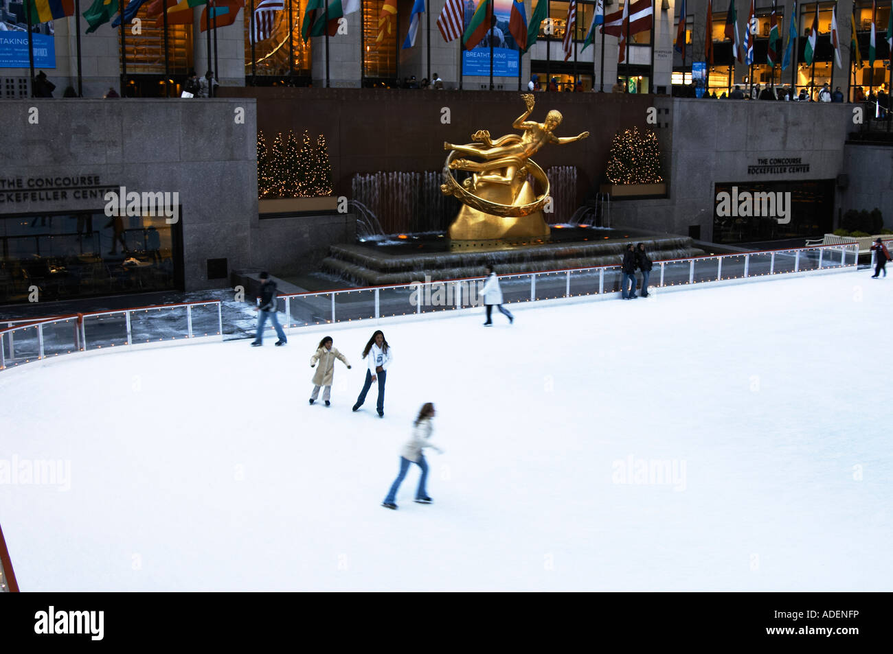 Ice skating at the Rockefeller Center Stock Photo Alamy