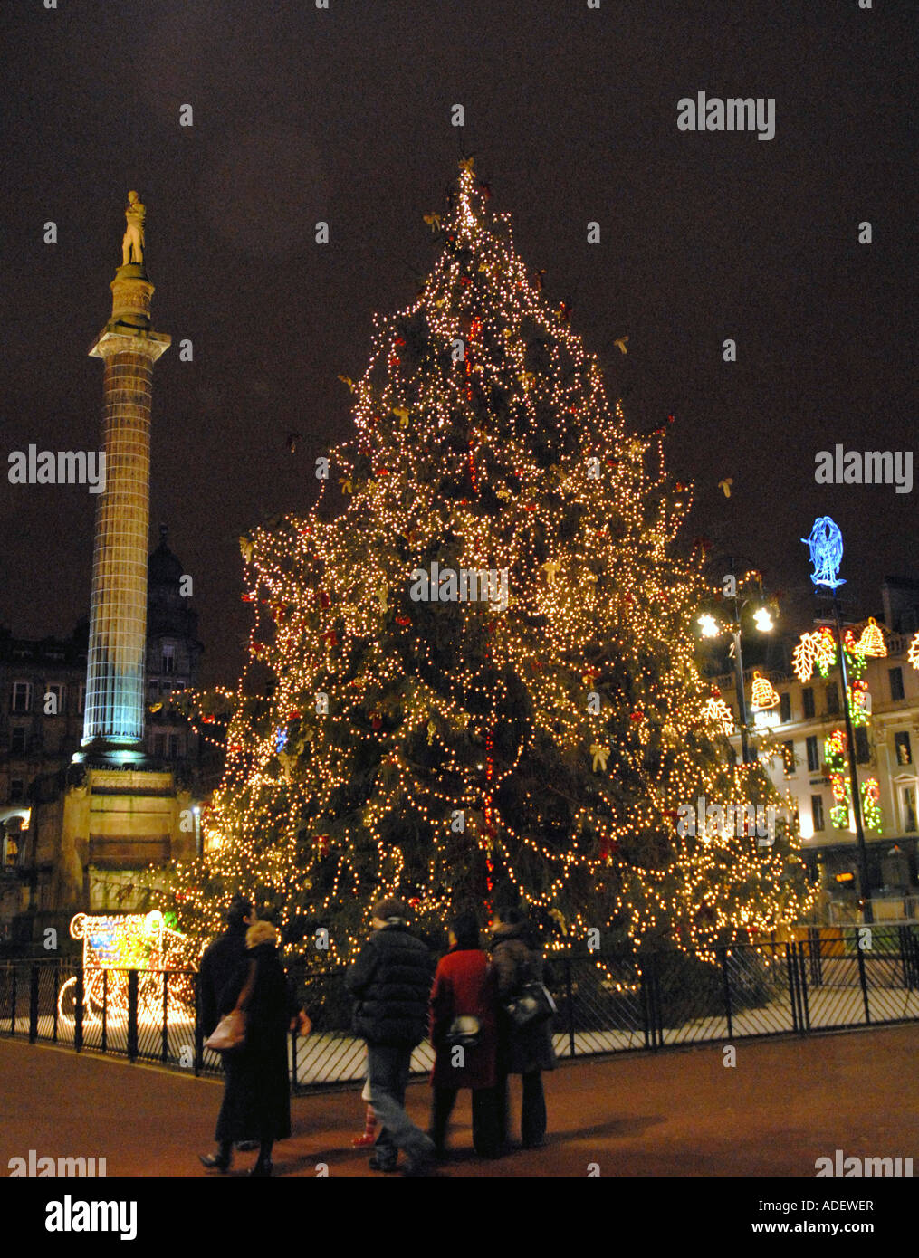 Christmas Tree and Statue of Sir Walter Scott in Background in George Square, with People in Foreground. Dec. Glasgow. Stock Photo