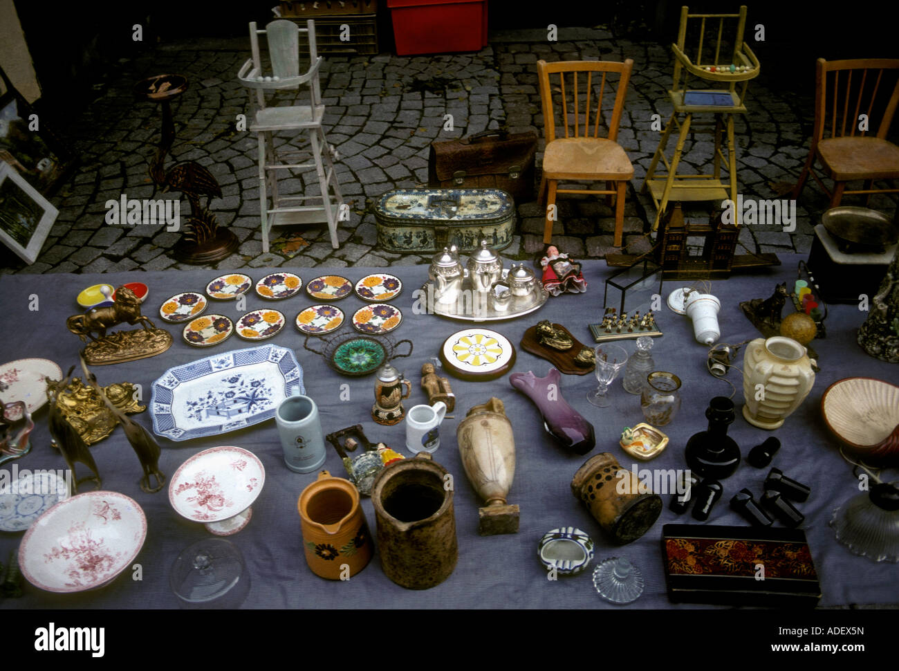 antique vendor, selling antiques, souvenirs, collectibles, flea market