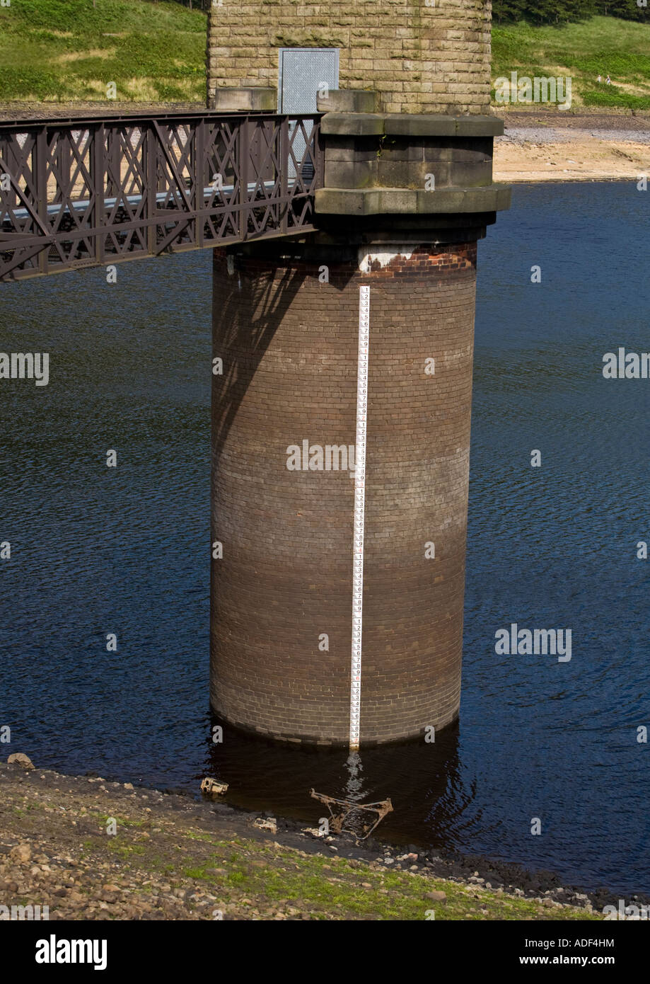 dovestones-reservoir-depth-scale-stock-photo-alamy