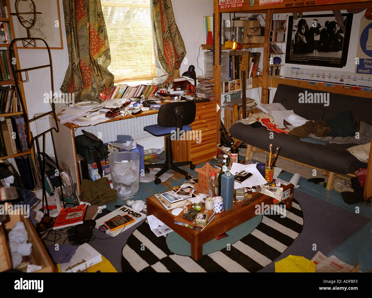 Extremely Messy Teenage Bedroom Stock Photo 916467 Alamy