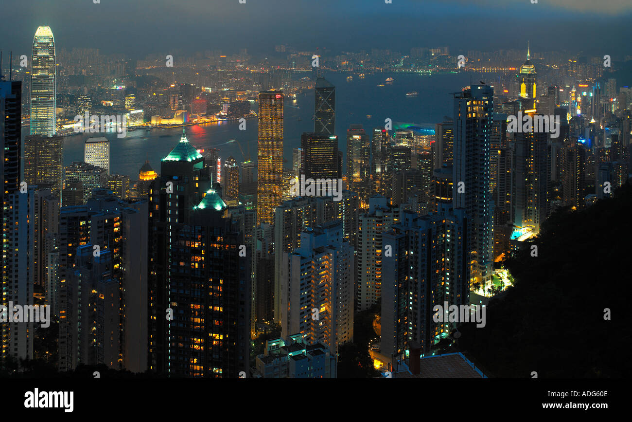 Hong Kong Harbour and skyline viewed at dusk from Victoria Peak Stock ...