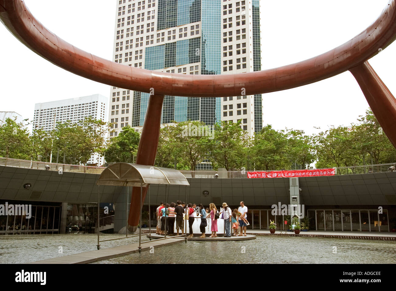 Fountain Of Wealth In Suntec City Singapore The Largest Fountain In Stock Photo Alamy