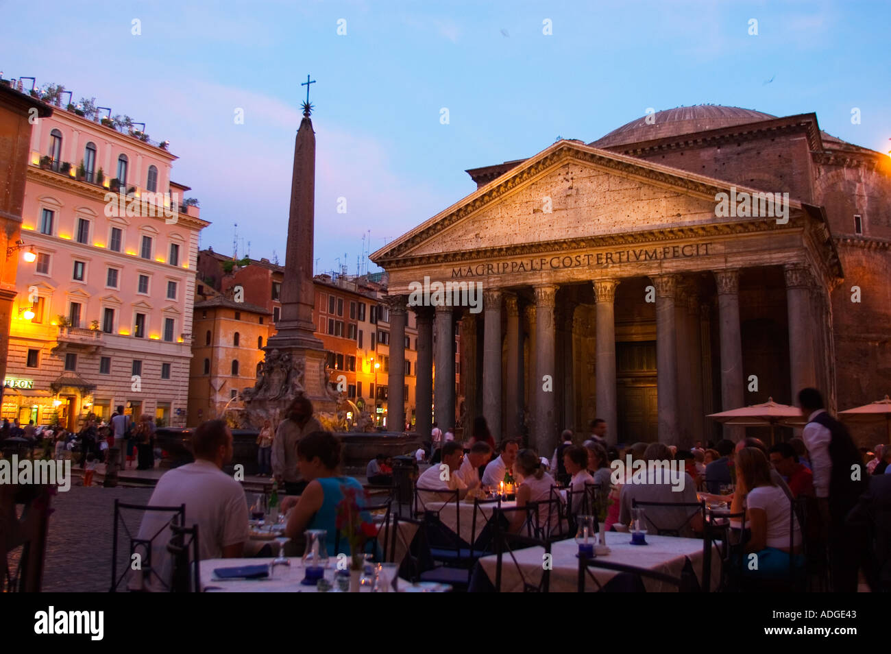Rome the pantheon hi-res stock photography and images - Alamy