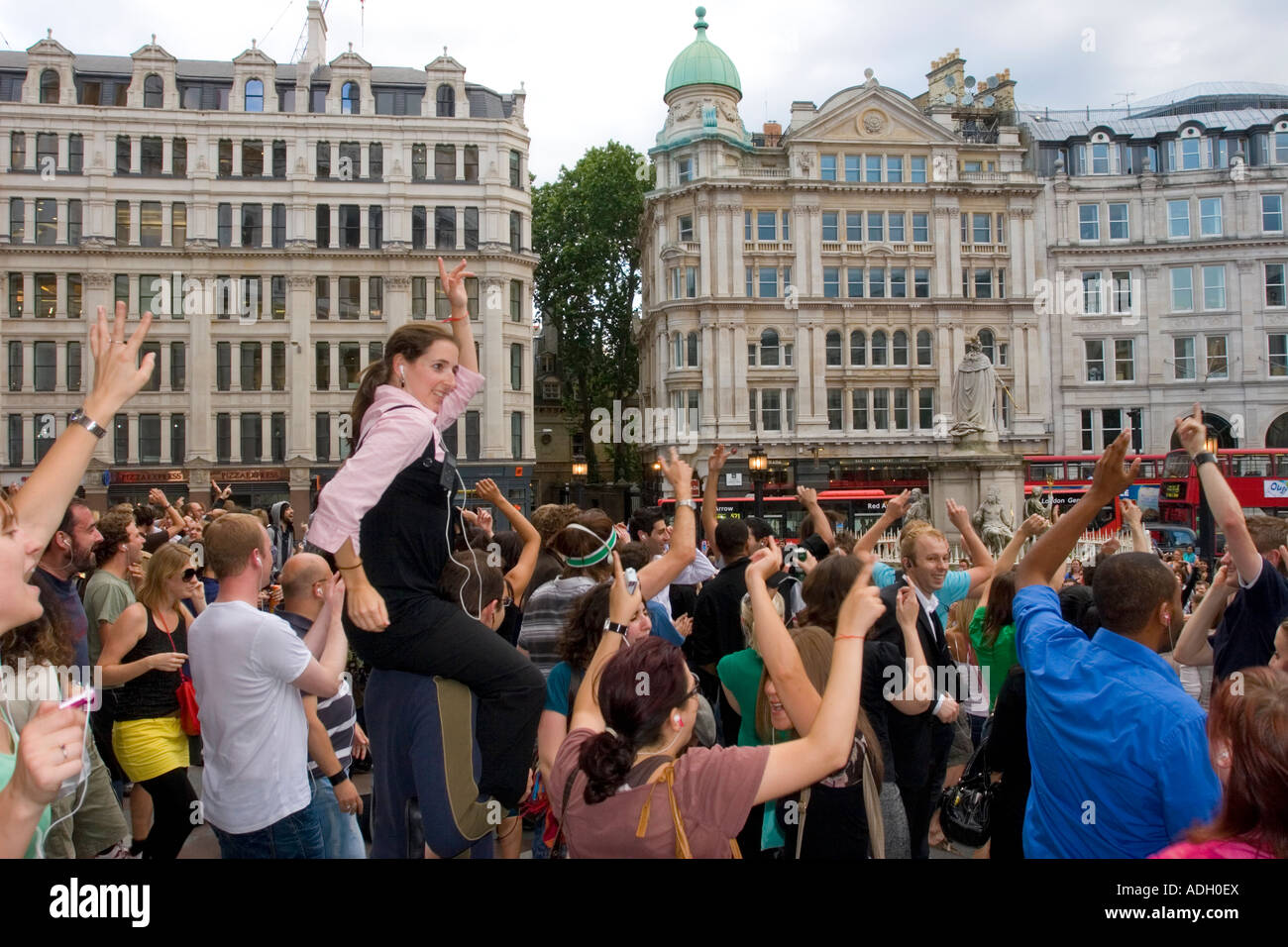 Mobile Clubbing event St Pauls Cathedral London 18th July 2007 Stock Photo