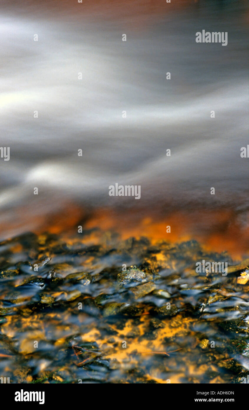 Rock in water hi-res stock photography and images - Alamy
