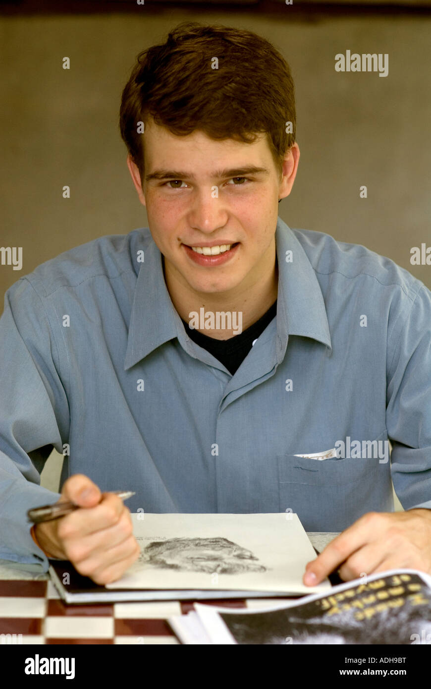 Sketching teen hi-res stock photography and images - Alamy