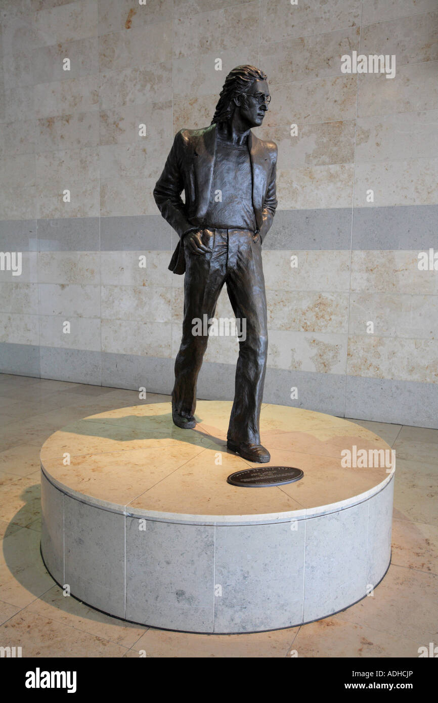 Bronze Statue Of John Lennon Stock Photos & Bronze Statue Of John