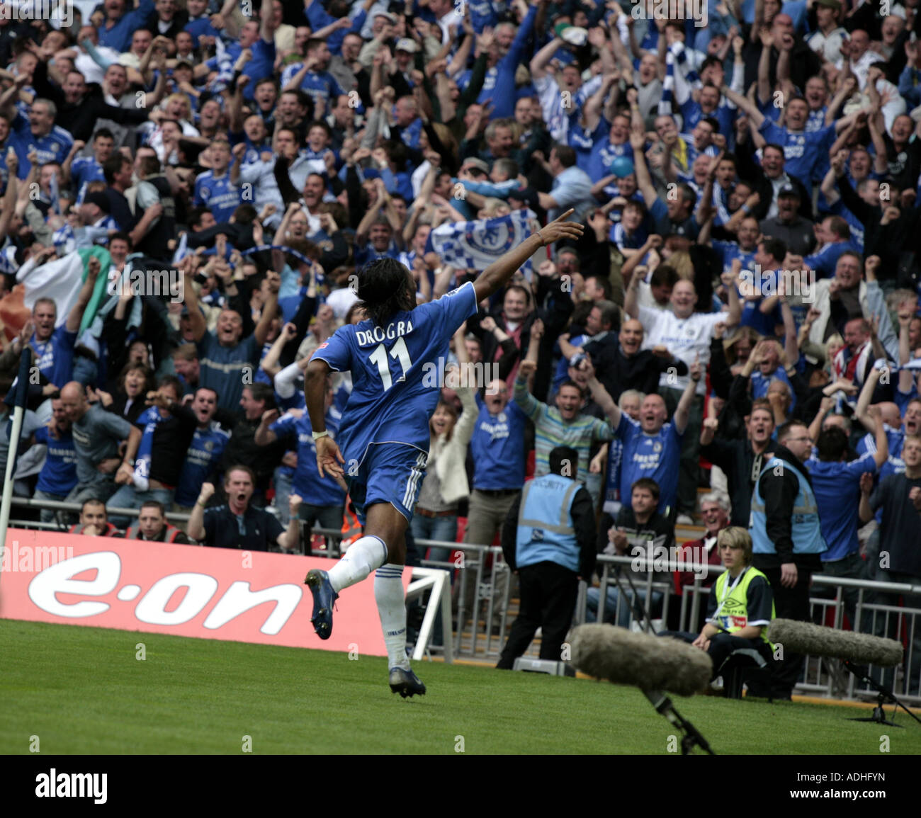 Didier Drogba Celebrates Scoring Winning Goal 2007 FA Cup Final First 