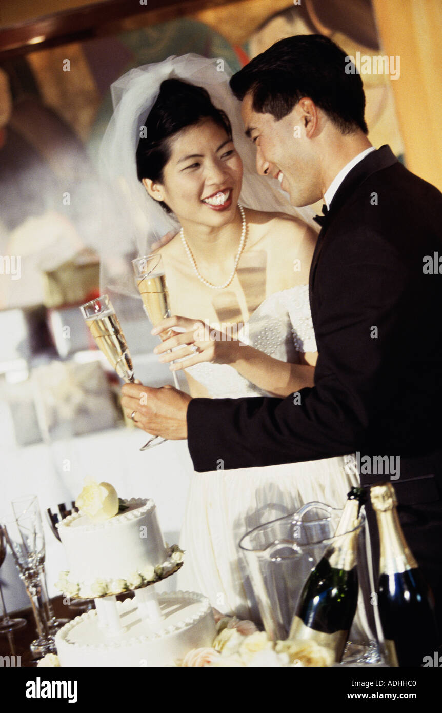 Black couple wedding cake hi-res stock photography and images - Alamy