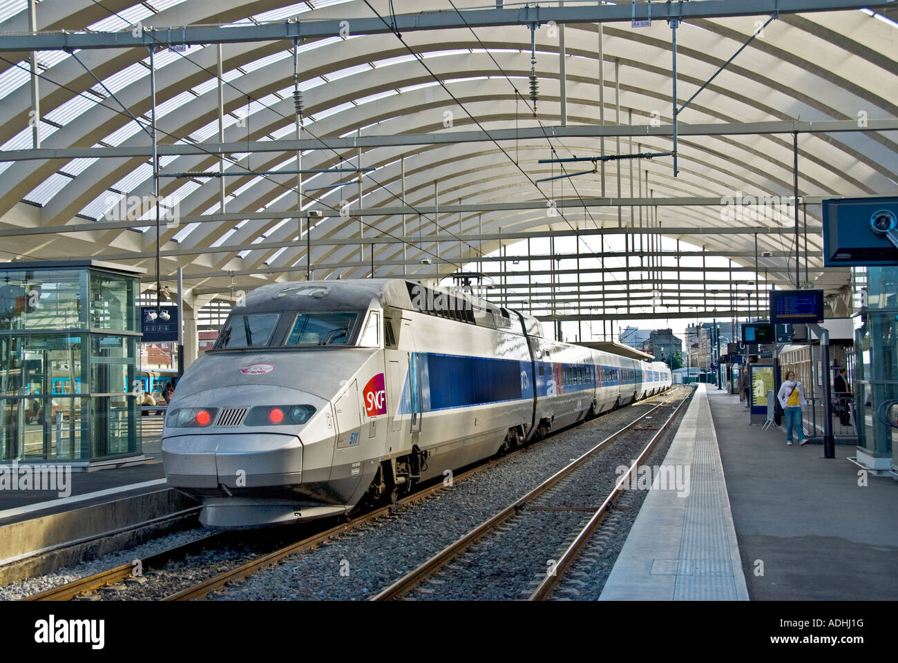 Station Traveling Railway Electric Platform Vaulted Ceiling