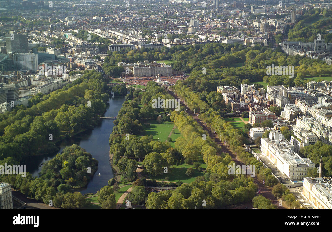 Aerial view of St James's Park in London with Buckingham Palace in the background at the end of the Mall Stock Photo