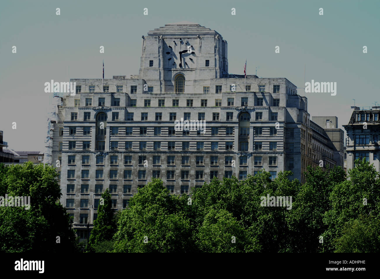 Shell mex hi-res stock photography and images - Alamy
