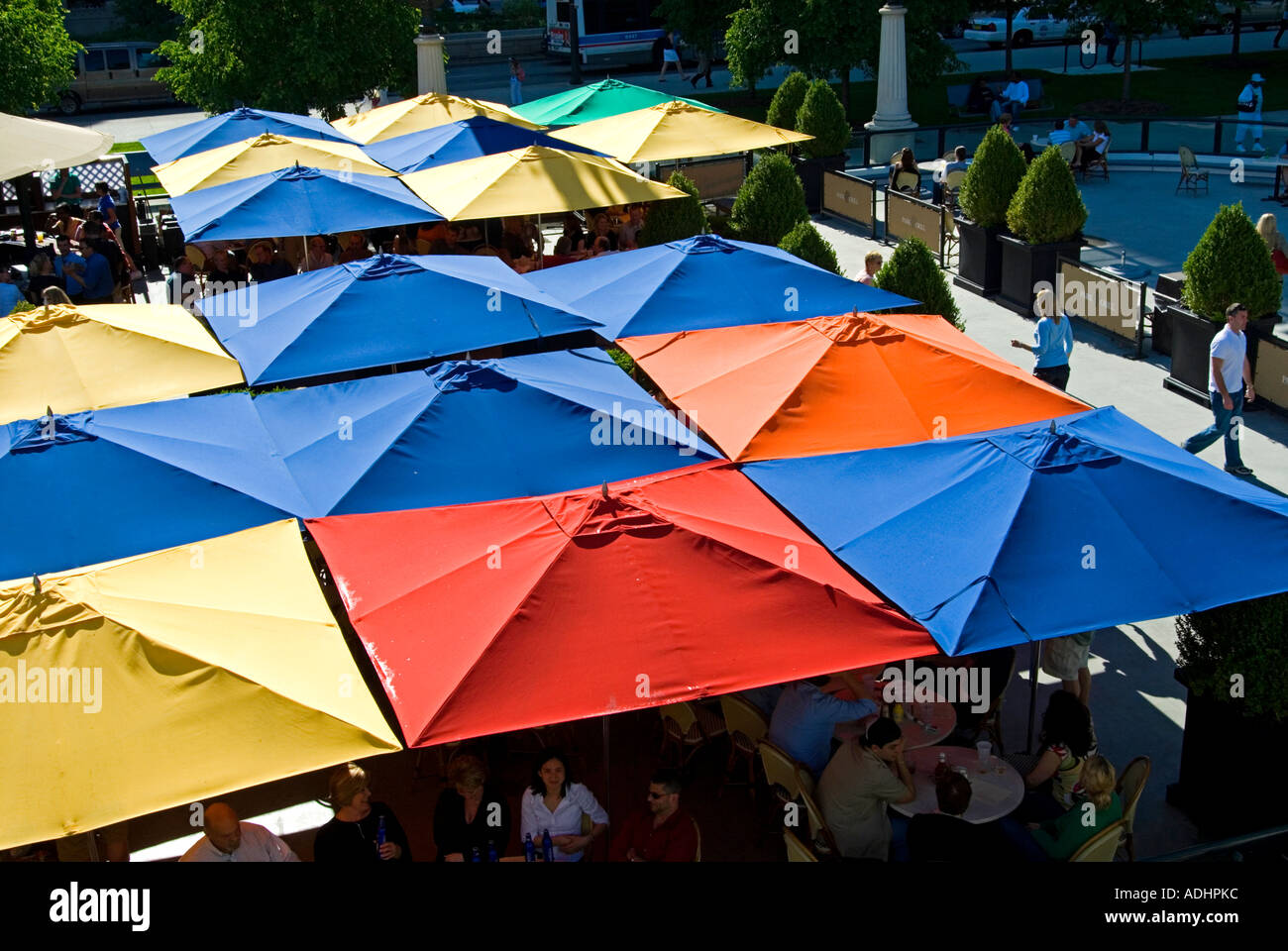 Chicago's Park Grill Umbrella's / Millennium Park Stock Photo Alamy