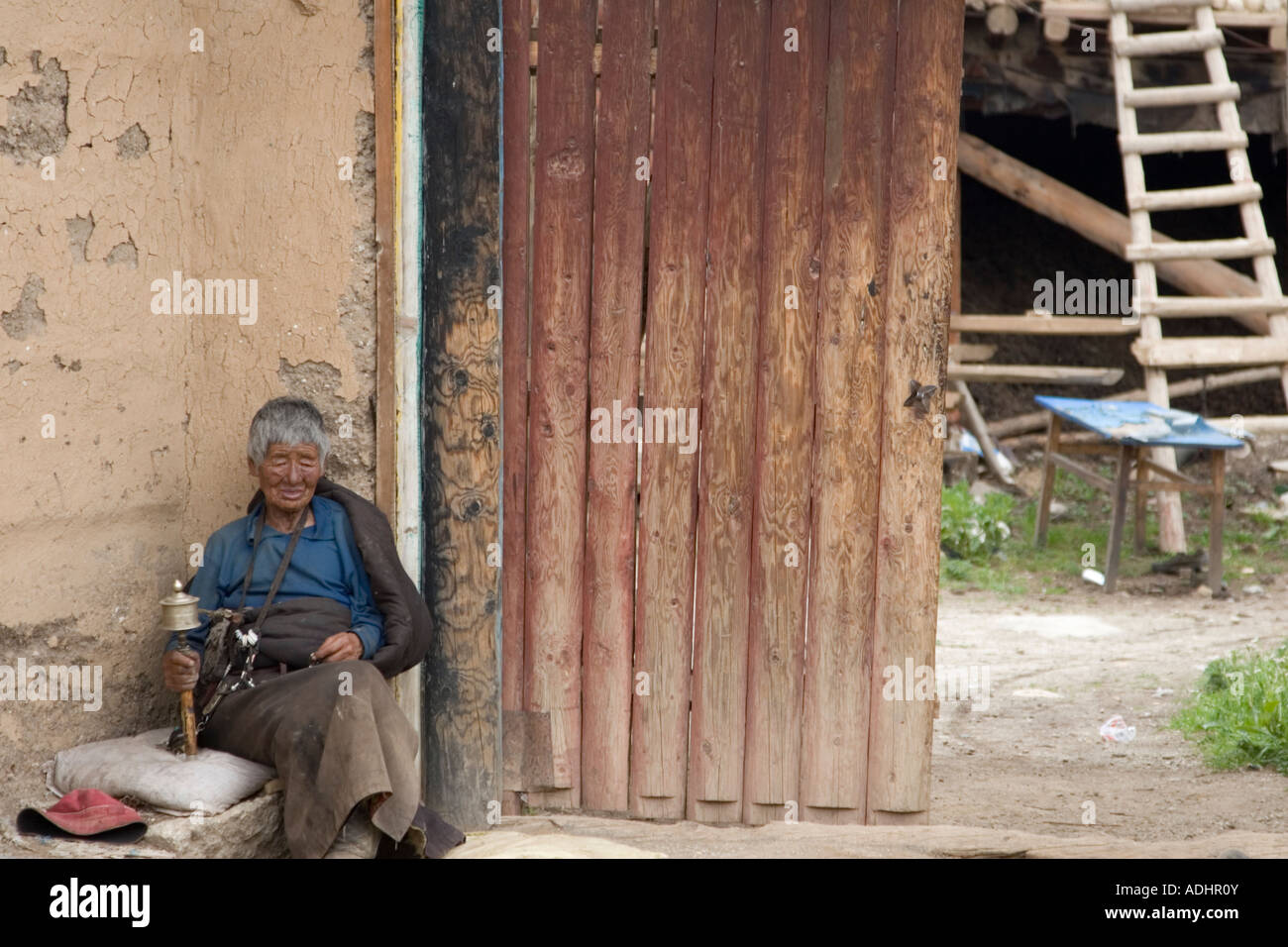 An old woman outside her house in Dzogchen, Sichuan province, China. Stock Photo