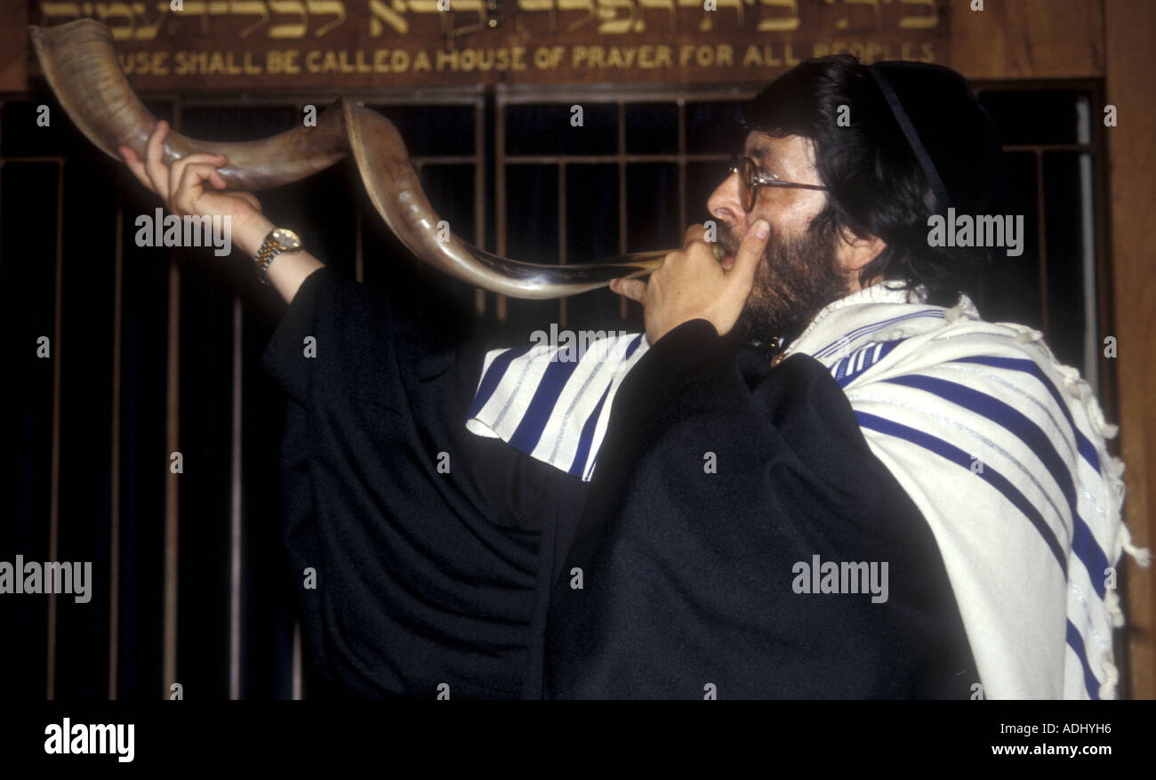 A rabbi blows the shofar to signal Rosh Hashanah, the Jewish New Year Stock Photo