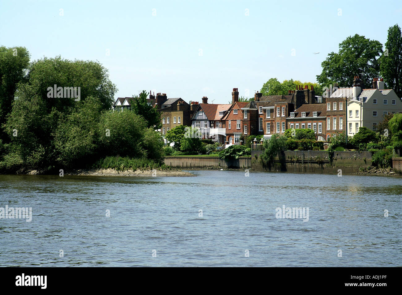 Riverside properties between hammersmith and barnes rail bridges Stock