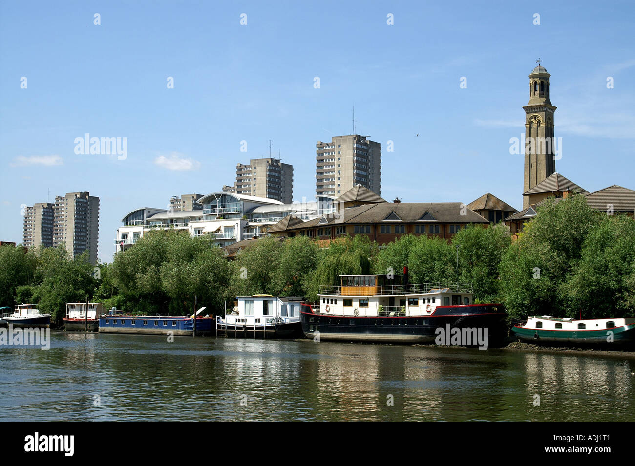 Riverside properties near Kew bridge Stock Photo Alamy