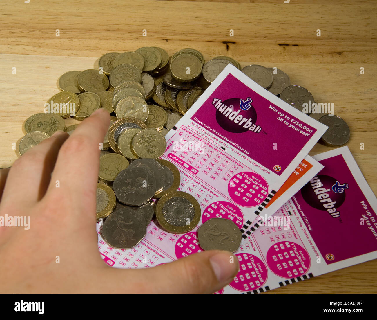 Hand Pound Coins Hi res Stock Photography And Images Alamy Hand Pound Coins Hi res Stock Photography And Images Alamy