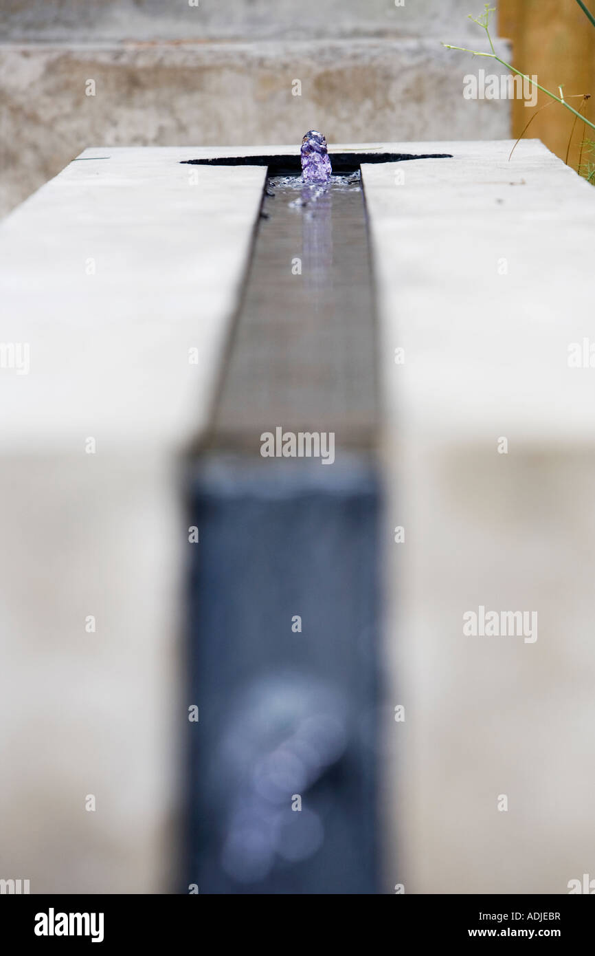 Small water feature garden hi-res stock photography and images - Alamy