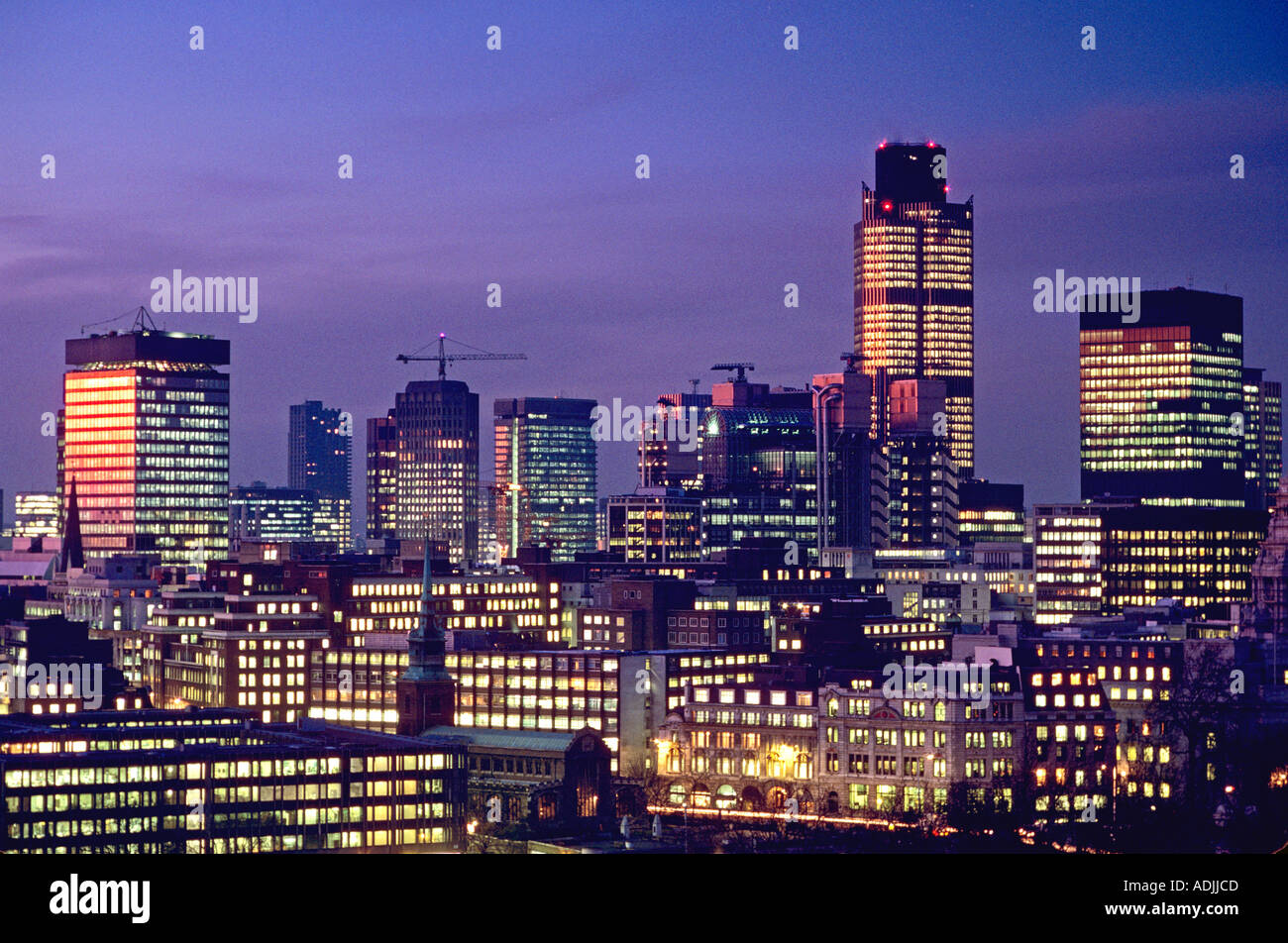 CITY LONDON 1980s NIGHT HISTORIC Archive retro 1987 image of financial heart of the City of London including NatWest Tower at sunset London England UK Stock Photo