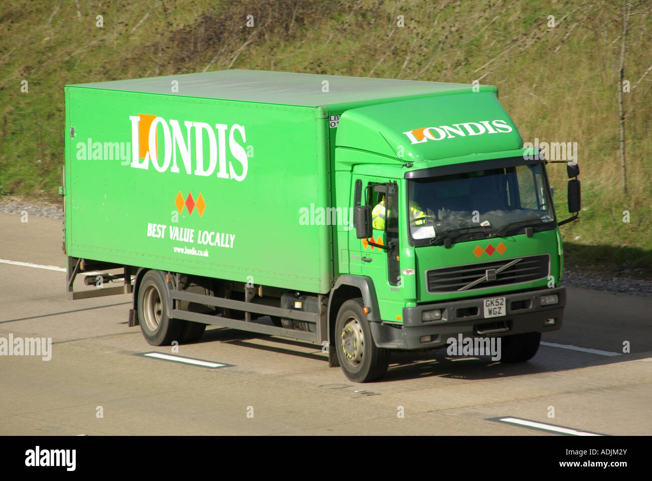 M25 motorway Londis rigid body lorry Stock Photo Alamy