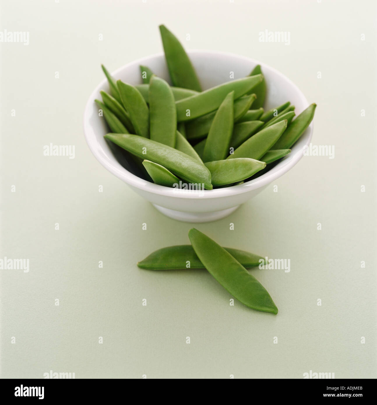 Mange tout in white ceramic bowl Stock Photo