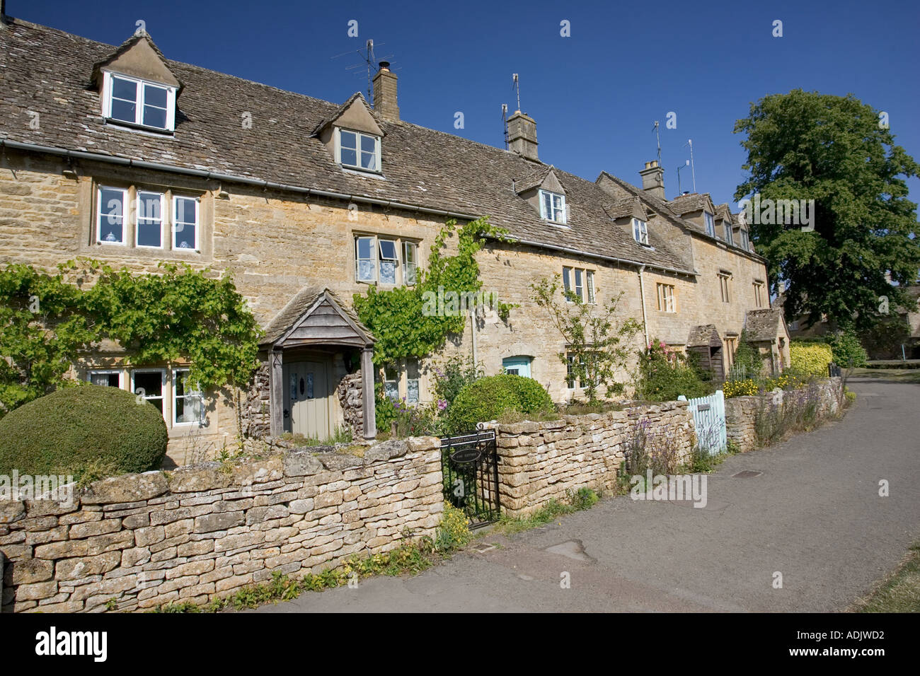 Stone cottages Lower Slaughter Cotswolds UK Stock Photo Alamy